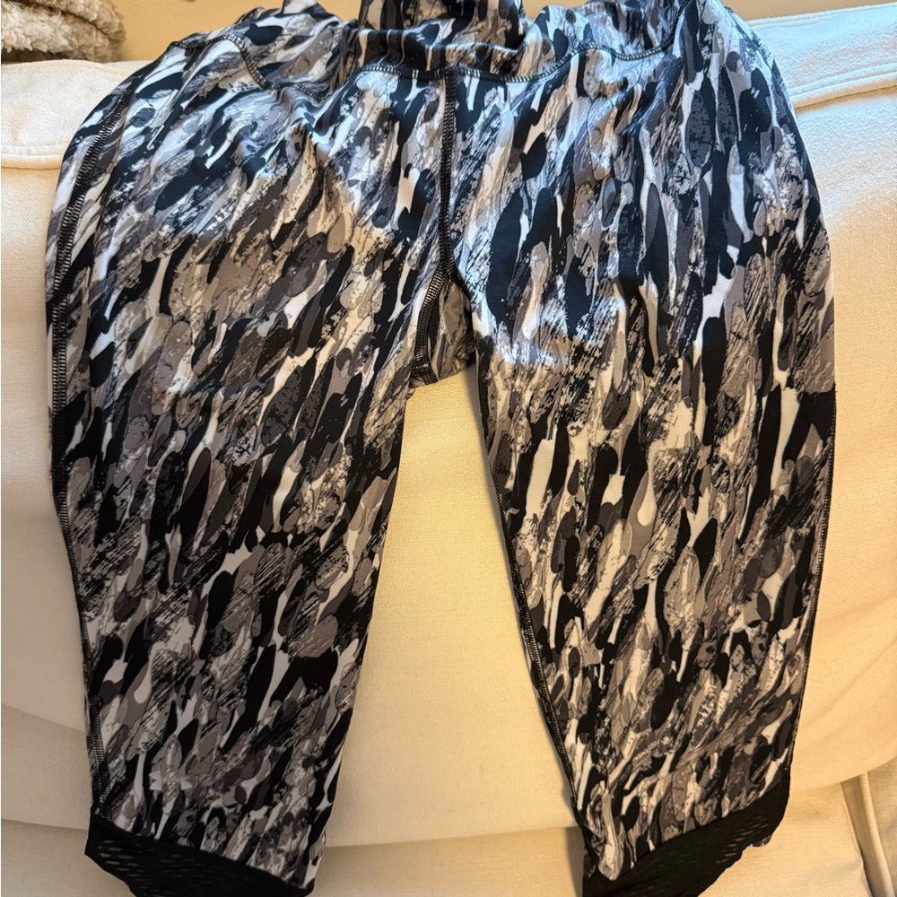 Under Armour Black and White Capris